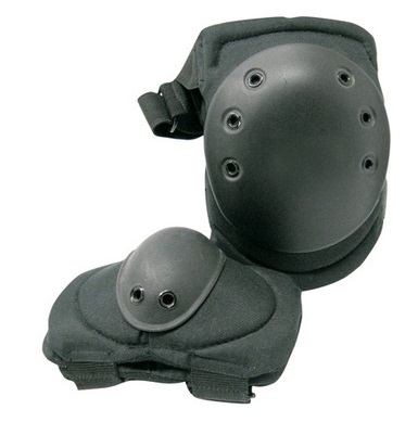 Kit nero gomitiere + ginocchiere protettive per softair - set proteggi gomiti e ginocchi per softair colore nero.